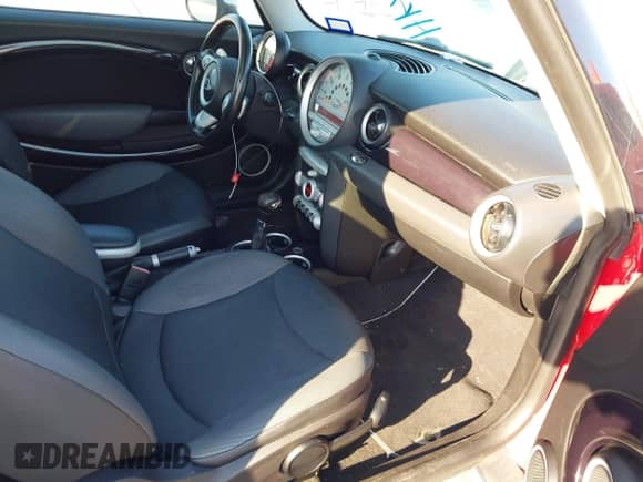 2007 MINI Hardtop с VIN WMWMF33557TT50075, выставлен на аукционе IAAI как лот 43336306 с пробегом 149 555 миль миль и . История ставок и продаж доступна на DreamBid. Изображение 5.