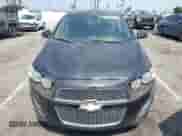 2013 Chevrolet Sonic RS z VIN 1G1JH6SB2D4237093, wystawiony jako Copart lot #65819625 z przebiegiem 114 677 mil mil oraz Czysty tytuł • Clean title. Historia ofert i sprzedaży dostępna na DreamBid. Obrazek 5.