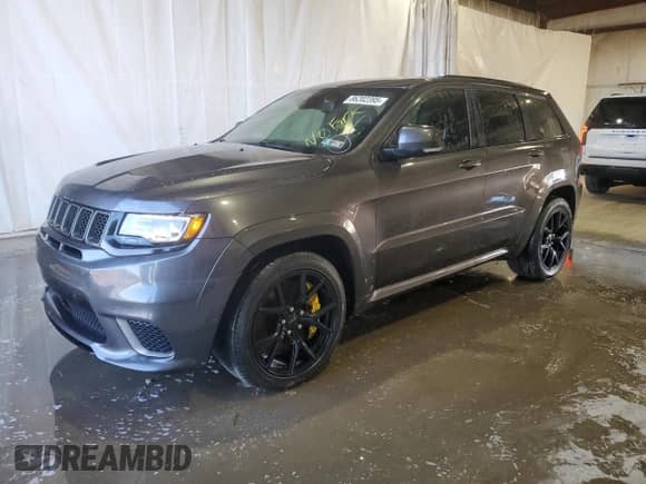 2021 Jeep Grand Cherokee Trackhawk z VIN 1C4RJFN99MC822394, wystawiony jako Copart lot #86202395 z przebiegiem 28 732 mil mil oraz Szkoda całkowita • Salvage title. Historia ofert i sprzedaży dostępna na DreamBid. Obrazek 1.