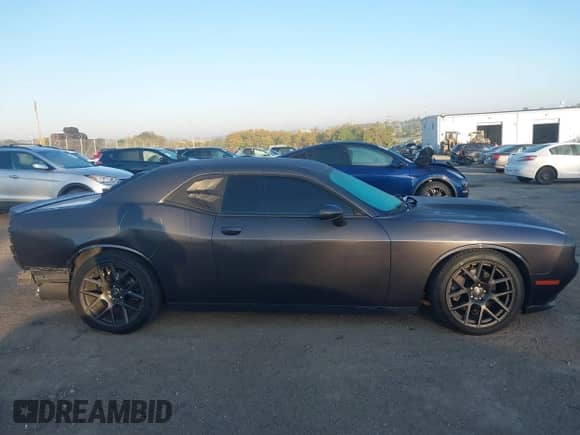 2017 Dodge Challenger R/T с VIN 2C3CDZBT2HH639831, выставлен на аукционе IAAI как лот 43357458 с пробегом 51 038 миль миль и . История ставок и продаж доступна на DreamBid. Изображение 13.