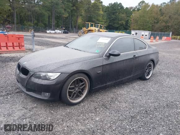 2008 BMW 3 Series 328xi z VIN WBAWC33578PC87205, wystawiony jako IAAI lot #43282000 z przebiegiem 130 711 mil mil oraz . Historia ofert i sprzedaży dostępna na DreamBid. Obrazek 2.