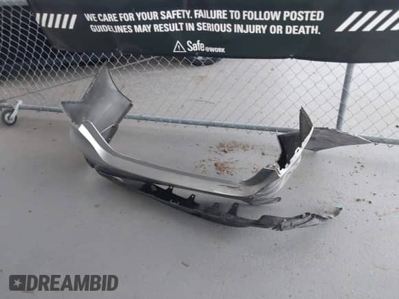 2020 Toyota Camry Hybrid XLE z VIN 4T1F31AK1LU533605, wystawiony jako IAAI lot #42790450 z przebiegiem 98 102 mil mil oraz . Historia ofert i sprzedaży dostępna na DreamBid. Obrazek 12.