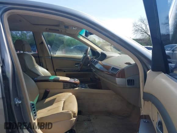 2006 BMW 7 Series 750Li z VIN WBAHN83536DT39909, wystawiony jako IAAI lot #42159139 z przebiegiem 107 734 mil mil oraz . Historia ofert i sprzedaży dostępna na DreamBid. Obrazek 5.