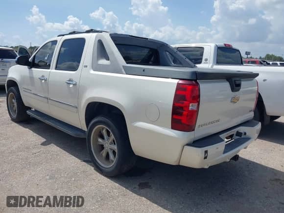 2010 Chevrolet Avalanche LTZ с VIN 3GNNCGE02AG126024, выставлен на аукционе IAAI как лот 42522247 с пробегом 186 779 миль миль и . История ставок и продаж доступна на DreamBid. Изображение 3.