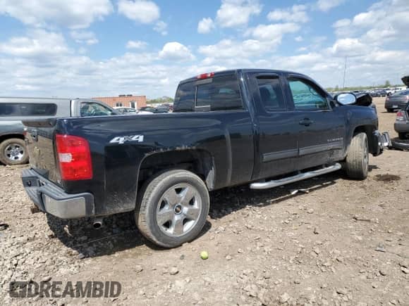 2011 Chevrolet Silverado 1500 LTZ z VIN 1GCRKTE37BZ293139, wystawiony jako Copart lot #55832065 z przebiegiem 131 585 mil mil oraz Szkoda całkowita • Salvage title. Historia ofert i sprzedaży dostępna na DreamBid. Obrazek 3.