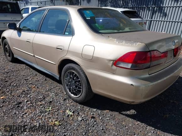 2001 Honda Accord LX z VIN 1HGCG65581A023247, wystawiony jako IAAI lot #43485176 z przebiegiem 153 272 mil mil oraz . Historia ofert i sprzedaży dostępna na DreamBid. Obrazek 6.