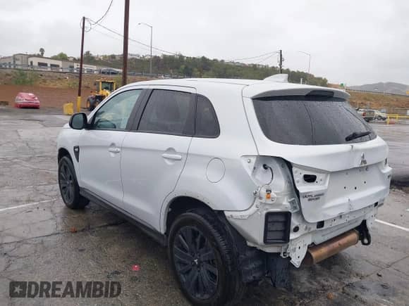 2023 Mitsubishi Outlander ES z VIN JA4ARUAU9PU014995, wystawiony jako IAAI lot #41550250 z przebiegiem 34 388 mil mil oraz . Historia ofert i sprzedaży dostępna na DreamBid. Obrazek 3.