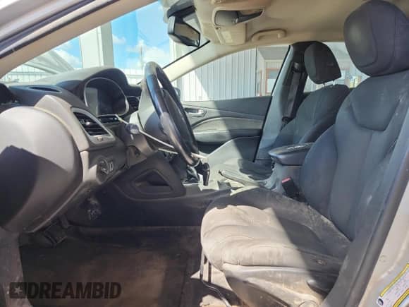 2013 Dodge Dart Rallye z VIN 1C3CDFBA0DD334252, wystawiony jako Copart lot #70015725 z przebiegiem 266 718 mil mil oraz Szkoda całkowita • Salvage title. Historia ofert i sprzedaży dostępna na DreamBid. Obrazek 7.