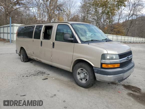 2011 Chevrolet Express Passenger 1LT с VIN 1GAZG1FG2B1154258, выставлен на аукционе Copart как лот 78729104 с пробегом 180 662 миль миль и Списание • Salvage title. История ставок и продаж доступна на DreamBid. Изображение 4.