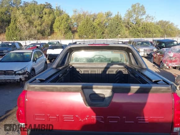 2005 Chevrolet Avalanche Z66 with VIN 3GNEC12Z15G228016, listed as a IAAI auction lot 43512608 with 218,133 mi miles and . Bid and sale history available at DreamBid. Image 14.