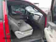 2010 Ford F-150 XL z VIN 1FTEX1EWXAFA69586, wystawiony jako IAAI lot #41947671 z przebiegiem 156 317 mil mil oraz . Historia ofert i sprzedaży dostępna na DreamBid. Obrazek 5.