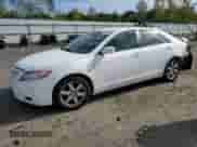 2009 Toyota Camry LE z VIN 4T1BE46KX9U806116, wystawiony jako Copart lot #85261255 z przebiegiem 196 982 mil mil oraz Czysty tytuł • Clean title. Historia ofert i sprzedaży dostępna na DreamBid. Obrazek 1.