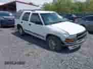 1999 Chevrolet Blazer LS z VIN 1GNDT13W5X2143627, wystawiony jako IAAI lot #42171552 z przebiegiem 168 303 mil mil oraz . Historia ofert i sprzedaży dostępna na DreamBid. Obrazek 1.