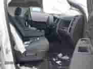 2019 Ram 1500 Express z VIN 1C6RR7FT4KS502676, wystawiony jako IAAI lot #41612503 z przebiegiem 139 947 mil mil oraz . Historia ofert i sprzedaży dostępna na DreamBid. Obrazek 5.