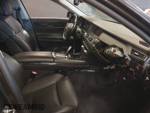 2011 BMW 7 Series 750Li xDrive with VIN WBAKC8C56BC433083, listed as a IAAI auction lot 42523890 with 120,977 mi miles and . Bid and sale history available at DreamBid. Image 5.