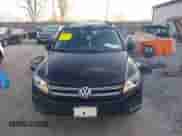 2017 Volkswagen Tiguan S с VIN WVGAV7AX2HK000023, выставлен на аукционе IAAI как лот 41971308 с пробегом 112 350 миль миль и . История ставок и продаж доступна на DreamBid. Изображение 13.