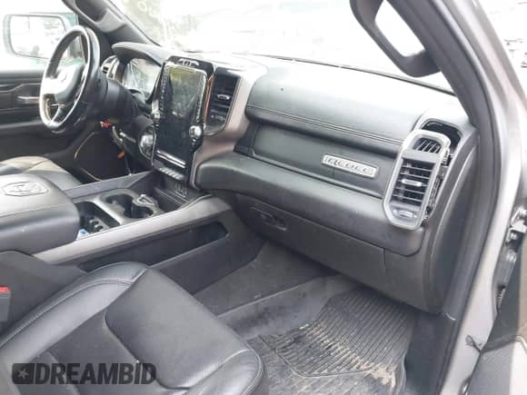 2020 Ram 1500 Rebel z VIN 1C6SRFLT6LN376238, wystawiony jako IAAI lot #42482688 z przebiegiem 131 389 mil mil oraz . Historia ofert i sprzedaży dostępna na DreamBid. Obrazek 5.