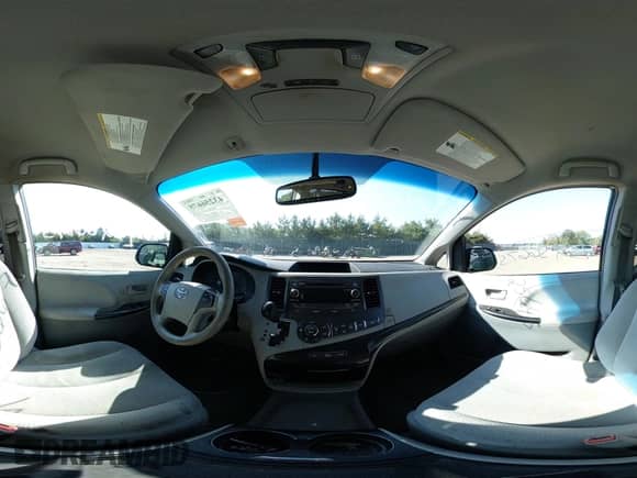 2014 Toyota Sienna LE z VIN 5TDJK3DC8ES092791, wystawiony jako IAAI lot #43256675 z przebiegiem 386 574 mil mil oraz . Historia ofert i sprzedaży dostępna na DreamBid. Obrazek 19.