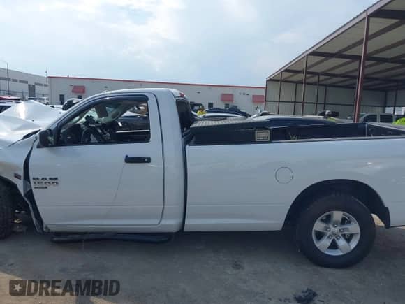 2022 Ram 1500 Tradesman с VIN 3C6JR6DT4NG239661, выставлен на аукционе IAAI как лот 43252469 с пробегом Не указан миль и . История ставок и продаж доступна на DreamBid. Изображение 14.