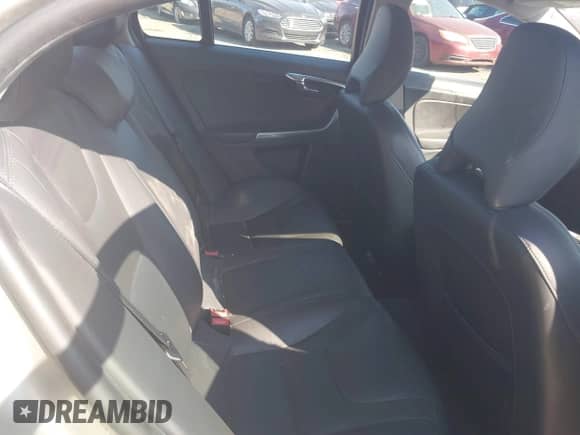 2015 Volvo S60 T5 Premier с VIN YV1612TK7F1351761, выставлен на аукционе IAAI как лот 42582359 с пробегом 138 659 миль миль и . История ставок и продаж доступна на DreamBid. Изображение 8.