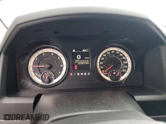 2016 Ram 1500 Tradesman z VIN 1C6RR6KG1GS347871, wystawiony jako Copart lot #85959615 z przebiegiem 100 267 mil mil oraz Szkoda całkowita • Salvage title. Historia ofert i sprzedaży dostępna na DreamBid. Obrazek 9.