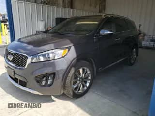 2017 Kia Sorento SXL z VIN 5XYPKDA58HG240123, wystawiony jako Copart lot #66123485 z przebiegiem 136 847 mil mil oraz Czysty tytuł • Clean title. Historia ofert i sprzedaży dostępna na DreamBid. Obrazek 1.