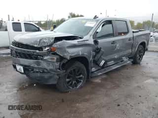 2020 Chevrolet Silverado 1500 Custom z VIN 3GCUYBEF7LG258387, wystawiony jako IAAI lot #43386820 z przebiegiem 97 133 mil mil oraz . Historia ofert i sprzedaży dostępna na DreamBid. Obrazek 2.