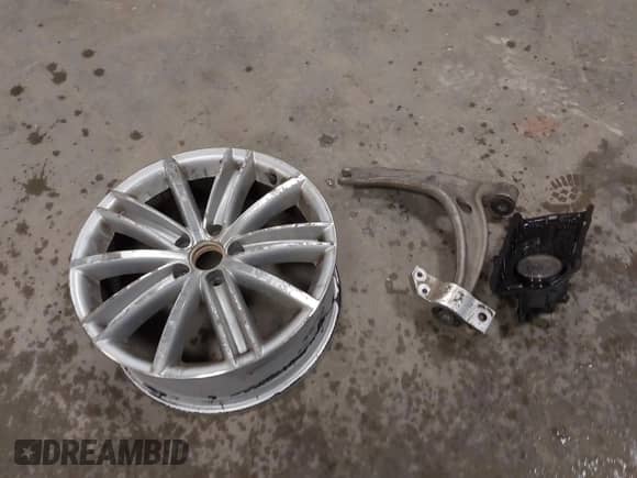 2010 Volkswagen Tiguan SE с VIN WVGBV7AX0AW001089, выставлен на аукционе IAAI как лот 43197345 с пробегом 176 507 миль миль и . История ставок и продаж доступна на DreamBid. Изображение 12.