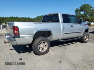 2001 Dodge 1500 z VIN 3B7HF13ZX1G728018, wystawiony jako Copart lot #86523065 z przebiegiem 159 194 mil mil oraz Szkoda całkowita • Salvage title. Historia ofert i sprzedaży dostępna na DreamBid. Obrazek 3.