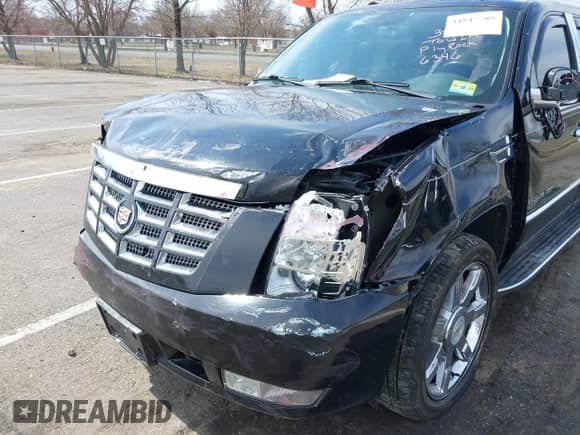 2010 Cadillac Escalade EXT Luxury with VIN 3GYVKMEF6AG285931, listed as a IAAI auction lot 41847789 with 157,838 mi miles and . Bid and sale history available at DreamBid. Image 6.