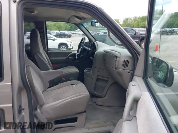 2004 Chevrolet Astro с VIN 1GNEL19X44B105418, выставлен на аукционе IAAI как лот 42315195 с пробегом 84 111 миль миль и . История ставок и продаж доступна на DreamBid. Изображение 5.