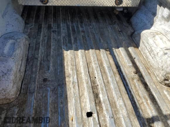 2015 Ford F-150 XL z VIN 1FTMF1CPXFKE52940, wystawiony jako Copart lot #76813434 z przebiegiem 253 141 mil mil oraz Czysty tytuł • Clean title. Historia ofert i sprzedaży dostępna na DreamBid. Obrazek 10.