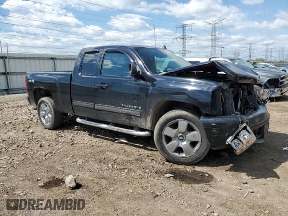 2011 Chevrolet Silverado 1500 LTZ z VIN 1GCRKTE37BZ293139, wystawiony jako Copart lot #55832065 z przebiegiem 131 585 mil mil oraz Szkoda całkowita • Salvage title. Historia ofert i sprzedaży dostępna na DreamBid. Obrazek 4.