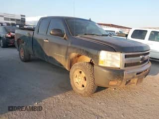 2011 Chevrolet Silverado 1500 LT z VIN 1GCRCSEAXBZ125243, wystawiony jako IAAI lot #43134333 z przebiegiem 261 653 mil mil oraz . Historia ofert i sprzedaży dostępna na DreamBid. Obrazek 1.