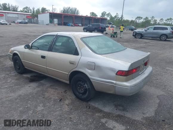 1998 Toyota Camry LE z VIN 4T1BG22K9WU242300, wystawiony jako IAAI lot #42341455 z przebiegiem Nie podano mil oraz . Historia ofert i sprzedaży dostępna na DreamBid. Obrazek 3.