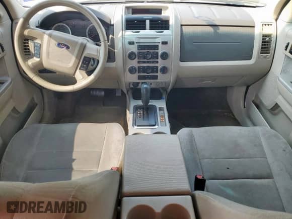 2011 Ford Escape XLT с VIN 1FMCU9D73BKB19970, выставлен на аукционе Copart как лот 81499285 с пробегом Не указан миль и Списание • Salvage title. История ставок и продаж доступна на DreamBid. Изображение 8.