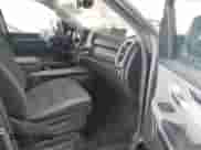 2020 Ram 1500 Big Horn z VIN 1C6RREBT7LN121222, wystawiony jako IAAI lot #42623464 z przebiegiem 153 018 mil mil oraz . Historia ofert i sprzedaży dostępna na DreamBid. Obrazek 5.