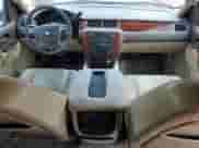2010 Chevrolet Tahoe LT z VIN 1GNUKBE09AR164691, wystawiony jako Copart lot #67579345 z przebiegiem 220 416 mil mil oraz Szkoda całkowita • Salvage title. Historia ofert i sprzedaży dostępna na DreamBid. Obrazek 8.