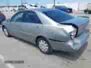 2005 Toyota Camry LE z VIN 4T1BE30K45U641113, wystawiony jako IAAI lot #43076182 z przebiegiem 199 467 mil mil oraz . Historia ofert i sprzedaży dostępna na DreamBid. Obrazek 3.