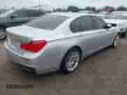 2012 BMW 7 Series 750i xDrive z VIN WBAKC6C58CC396561, wystawiony jako IAAI lot #42700568 z przebiegiem 135 433 mil mil oraz . Historia ofert i sprzedaży dostępna na DreamBid. Obrazek 4.