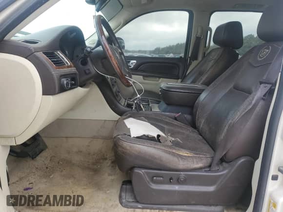 2010 Cadillac Escalade с VIN 1GYUCKEF0AR257443, выставлен на аукционе Copart как лот 47583955 с пробегом 288 887 миль миль и Списание • Salvage title. История ставок и продаж доступна на DreamBid. Изображение 7.