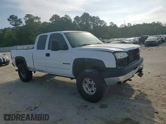 2003 Chevrolet Silverado 2500HD LT z VIN 1GCHK29G83E125196, wystawiony jako Copart lot #55274115 z przebiegiem 307 475 mil mil oraz Szkoda całkowita • Salvage title. Historia ofert i sprzedaży dostępna na DreamBid. Obrazek 14.