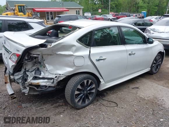 2017 Nissan Sentra SR z VIN 3N1AB7AP6HY400863, wystawiony jako IAAI lot #42268449 z przebiegiem 60 331 mil mil oraz . Historia ofert i sprzedaży dostępna na DreamBid. Obrazek 4.