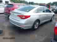 2015 Hyundai Sonata SE с VIN 5NPE24AF5FH198368, выставлен на аукционе IAAI как лот 42877008 с пробегом 117 117 миль миль и . История ставок и продаж доступна на DreamBid. Изображение 4.