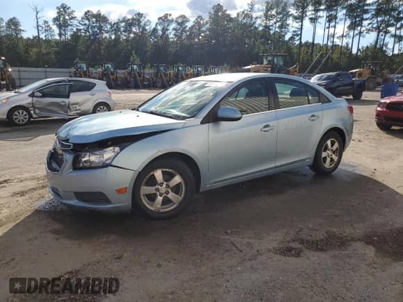 2012 Chevrolet Cruze 1LT z VIN 1G1PF5SC3C7185621, wystawiony jako Copart lot #86117745 z przebiegiem 96 191 mil mil oraz Szkoda całkowita • Salvage title. Historia ofert i sprzedaży dostępna na DreamBid. Obrazek 1.