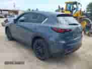 2025 Mazda CX-5 S Carbon Edition z VIN JM3KFBCM5S0702469, wystawiony jako IAAI lot #43076943 z przebiegiem 725 mil mil oraz . Historia ofert i sprzedaży dostępna na DreamBid. Obrazek 3.
