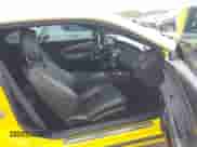 2010 Chevrolet Camaro 2LT z VIN 2G1FC1EV7A9168469, wystawiony jako IAAI lot #43360926 z przebiegiem 108 461 mil mil oraz . Historia ofert i sprzedaży dostępna na DreamBid. Obrazek 5.