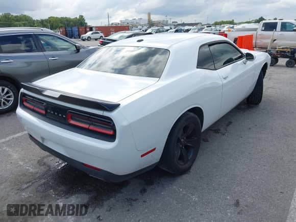 2015 Dodge Challenger SXT z VIN 2C3CDZAG0FH718836, wystawiony jako IAAI lot #43299021 z przebiegiem 133 816 mil mil oraz . Historia ofert i sprzedaży dostępna na DreamBid. Obrazek 4.