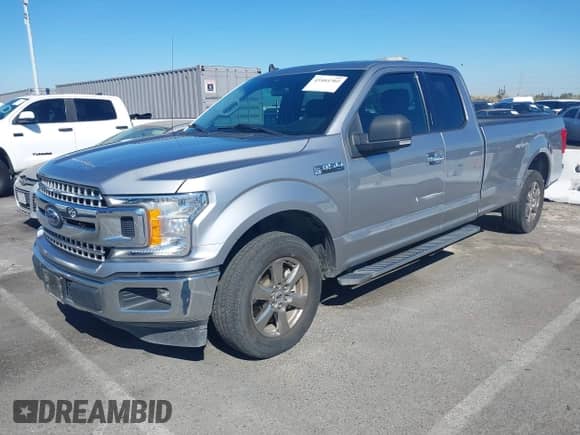 2020 Ford F-150 XL z VIN 1FTEX1C5XLKF19161, wystawiony jako IAAI lot #43484702 z przebiegiem 115 341 mil mil oraz . Historia ofert i sprzedaży dostępna na DreamBid. Obrazek 2.