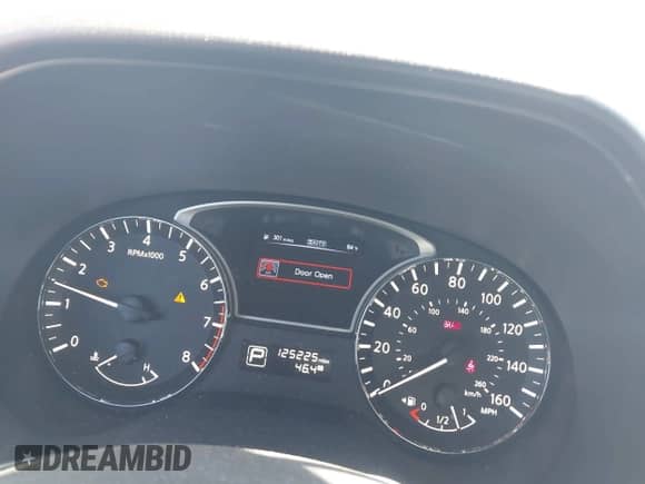 2014 Nissan Pathfinder S z VIN 5N1AR2MMXEC726646, wystawiony jako IAAI lot #42729339 z przebiegiem 125 225 mil mil oraz . Historia ofert i sprzedaży dostępna na DreamBid. Obrazek 7.